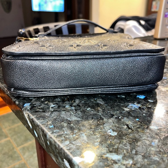 Louis Vuitton Pochette Métis Empreinte - Picture 10 of 12